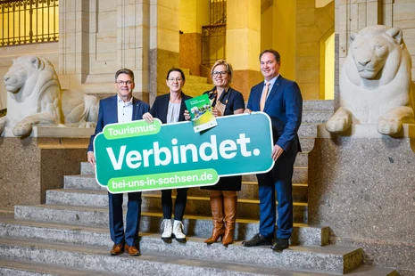 Barbara Klepsch gemeinsam mit dem Präsident des Landestourismusverbandes Sachsen e.V. Jörg Markert, dem Geschäftsführer des Elldus Resort und Vizepräsident des DEHOGA Sachsen e.V. Jens Ellinger