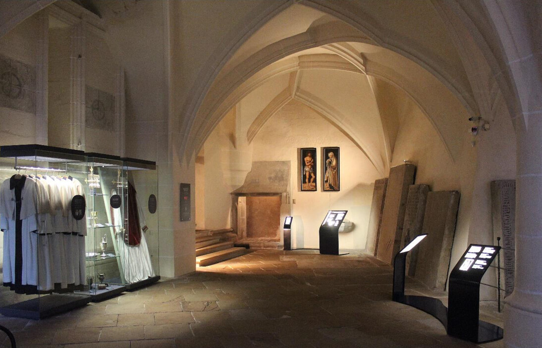 Das Foto zeigt das Dom-Museum am Dom zu Meißen.