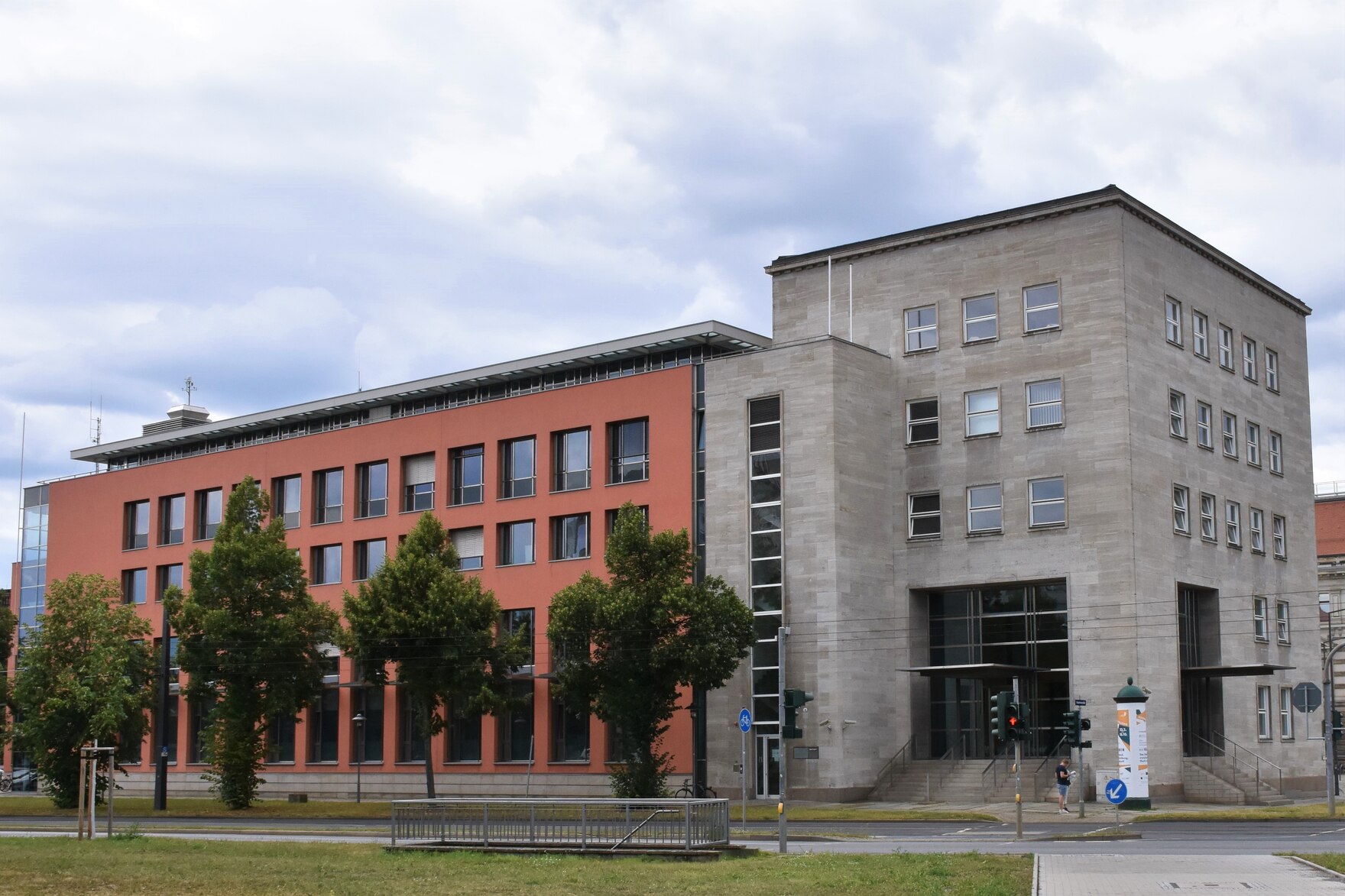 Aussenansicht Gebäude Standort St. Petersburger Straße